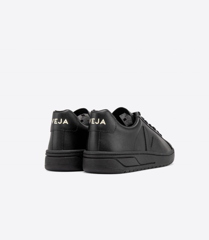 Black Veja Urca CWL Men's Sneakers | IE-124291